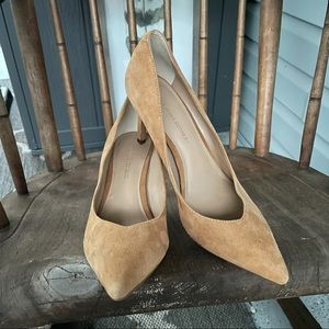 Banana Republic tan Madison 12 Hour Pumps